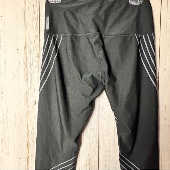 RBK Athletic Sporty Striped Leggings Sz With Hidden Pock Sz M - Picture 4 of 7